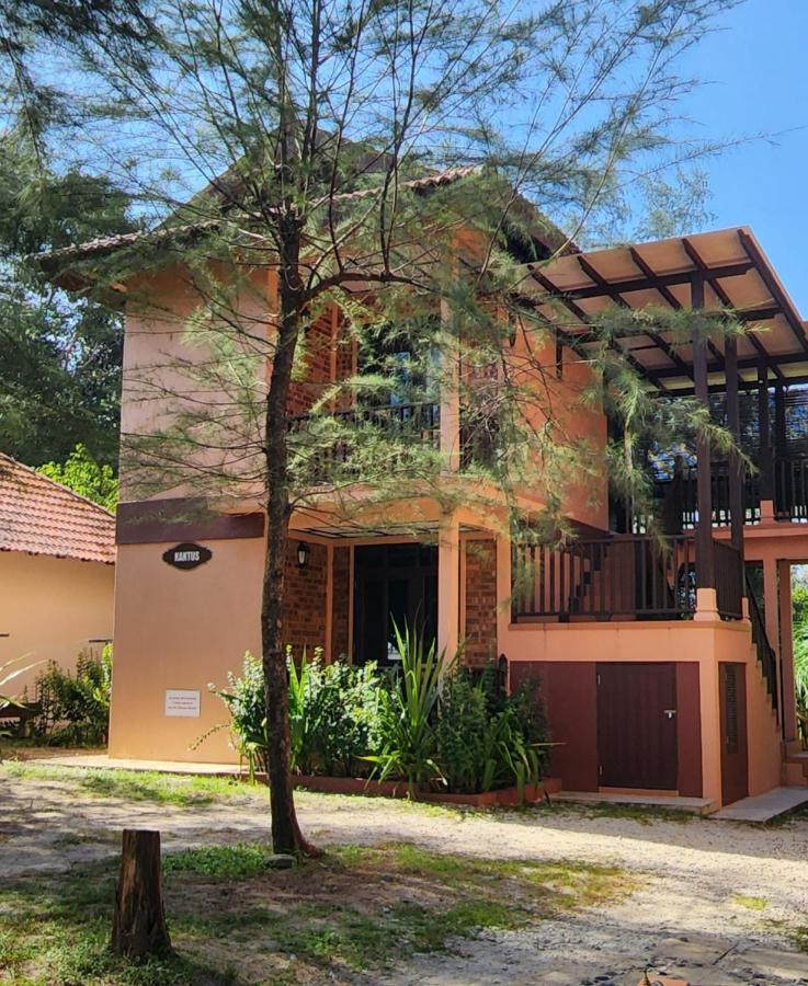 Pandan Laut Beach Resort Kampung Penarik Extérieur photo